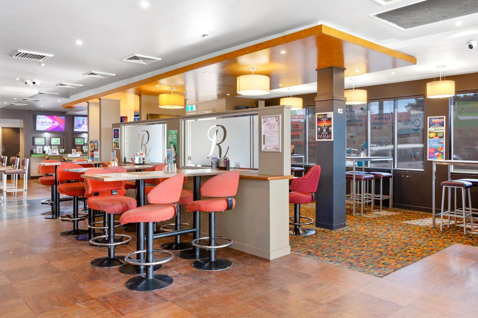 O'Shea'S Royal Hotel กูนดิวินดิ ภายนอก รูปภาพ