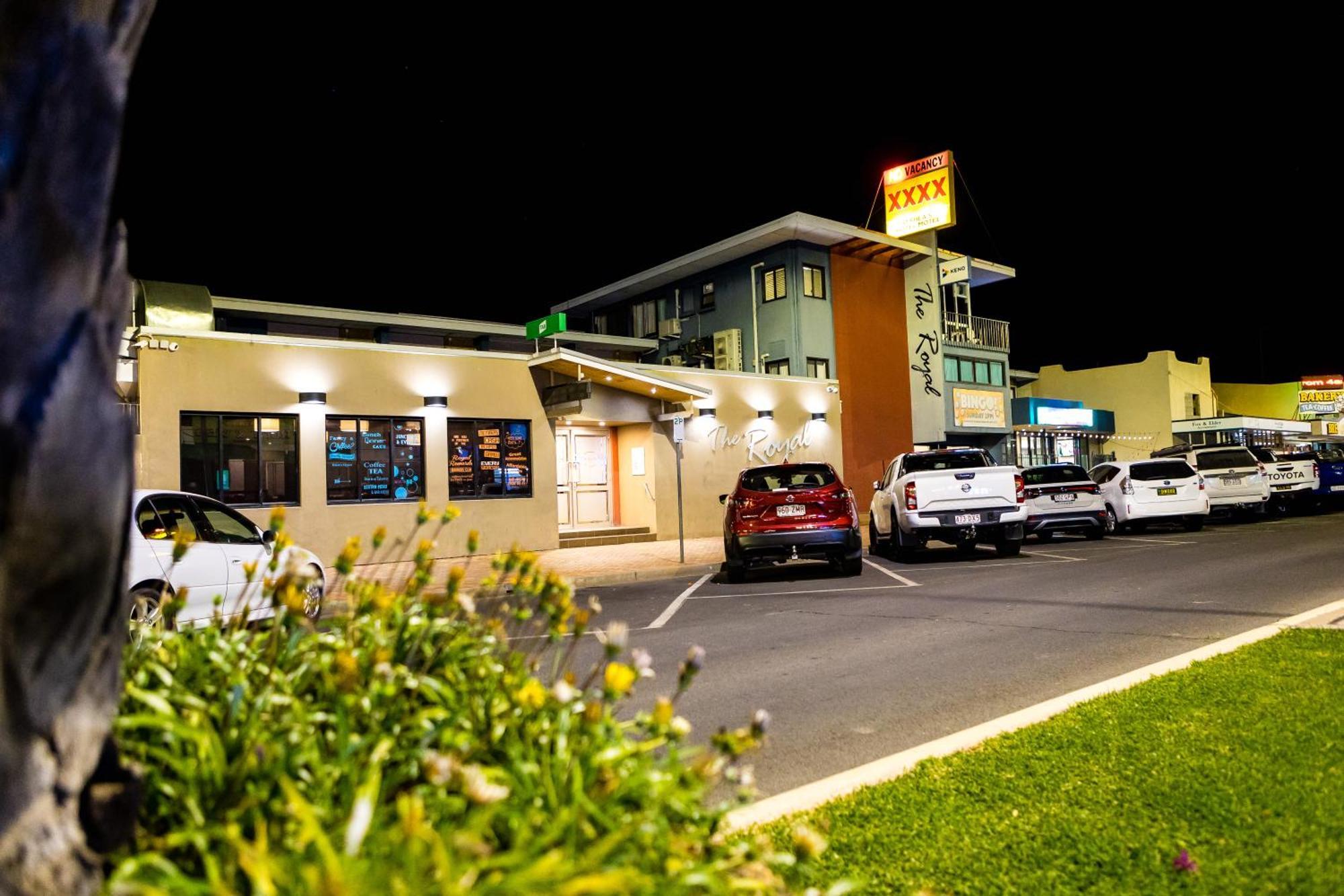 O'Shea'S Royal Hotel กูนดิวินดิ ภายนอก รูปภาพ